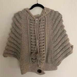 SUPER CUTE HOODED PONCHO
